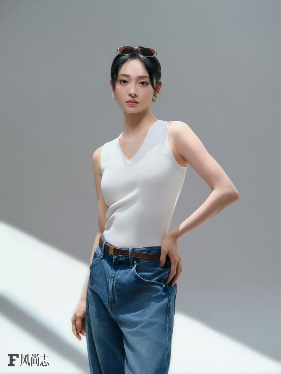cnlds_archive's tweet photo. Zhou Jieqiong for 风尚志 https://t.co/ccIbWPx7LV