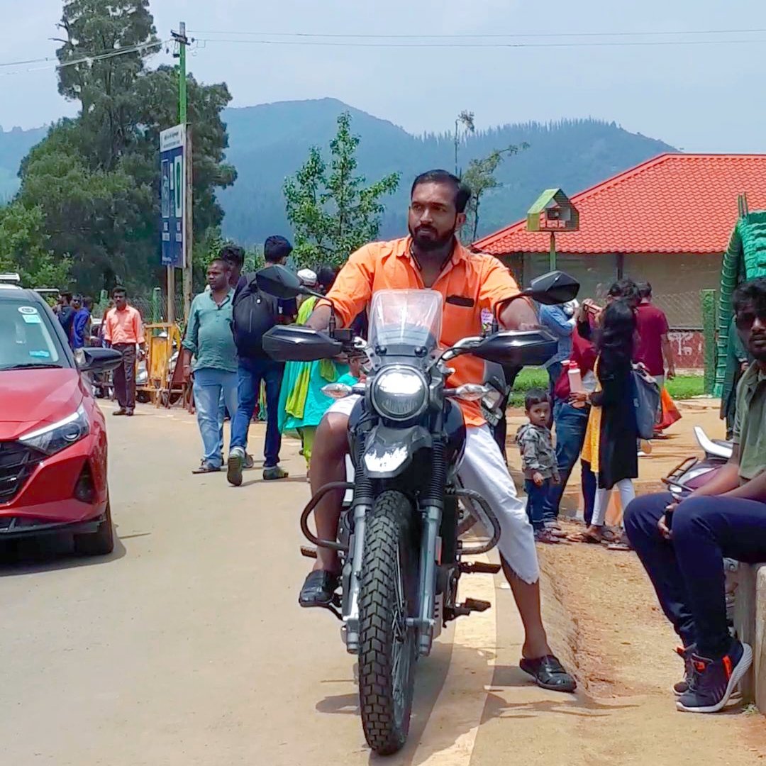 TaizParambil's tweet image. സ്ഥലം ഏതെന്ന് പറയാമോ ഗയ്സ്..? 😃🥰
#friends #guys #malayali