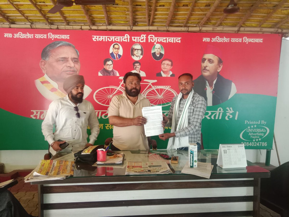 Raghavthakur100's tweet photo. #UPSI परीक्षार्थी शुभम् चौधरी ने नगीना विधानसभा, बिजनौर के माननीय विधायक श्री  मनोज पारस जी से मिलकर वर्तमान मुख्यमंत्री @myogiadityanath महाराज जी और पूर्व मुख्यमंत्री @yadavakhilesh जी के नाम ज्ञापन दिया।

माननीय विधायक @manojparasmla जी ने #UPSI परीक्षार्थी शुभम् चौधरी को पूर्ण आश्वासन देते हुए कहा है कि वो स्वयं सीएम योगी जी को पत्र लिखकर #UPSI की तीनों मांगों पर विचार कर छात्रहित में निर्णय लेने के लिए अनुरोध करेंगे।

साथ ही आदरणीय विधायक जी ने यह आश्वासन दिया कि इस विषय में वो @samajwadiparty
के राष्ट्रीय अध्यक्ष श्री @yadavakhilesh
जी से भी चर्चा कर उनसे भी इस विषय में छात्रहितों के लिए अपनी बात रखने का अनुरोध करेंगे।

#UPSI_BHARTI_4543 के लाखों परीक्षार्थियों की उत्तर प्रदेश सरकार और सीएम योगी आदित्यनाथ महाराज जी से मुख्य 03 मांगे ~

01. वर्तमान में प्रक्रियाधीन #UPSI भर्ती में कम से कम 02 हजार पदों की वृद्धि की जाए।
02. रिजल्ट के साथ स्कोरकार्ड दिखाएं जाएं और सार्वजनिक रूप से रैंक लिस्ट जारी हो।
03. अंतिम चयन परिणाम के बाद खाली पदों को वेटिंग लिस्ट जारी कर भरा जाए।

#UPSI_INCREASE_2000_POST
#UPSI_SHOW_MARKS
#UPSI_GIVE_WAITING_LIST
#UPSI_GIVE_RANK_LIST