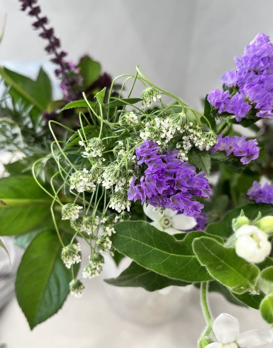 MorganD11675746's tweet photo. 種類豊富なお花がセットになってて豪華！✨
 玄関が明るくなって、いい香りに包まれてます…幸せ🌸 https://t.co/6p7PN4xgav