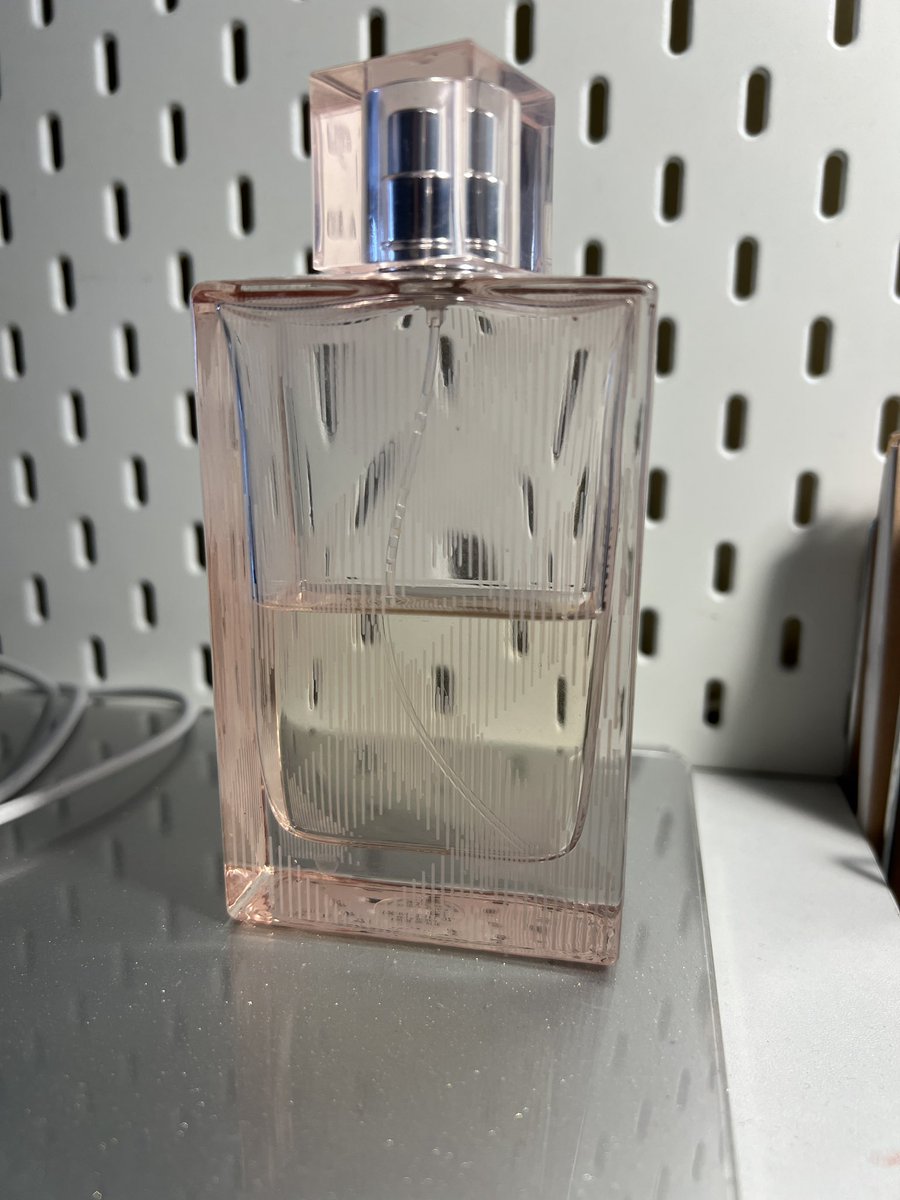 namjaiuser's tweet photo. ส่งต่อน้ำหอม ￼Burberry 
Brit Sheer EDT 100 ml.  
ไม่มีกล่อง เหลือ 50%
ราคา 650฿ รวมส่ง
#ส่งต่อน้ำหอม #ส่งต่อคสอ #ส่งต่อสกินแคร์ #ส่งต่อเครื่องสำอางมือสอง https://t.co/RVYXFmajmk