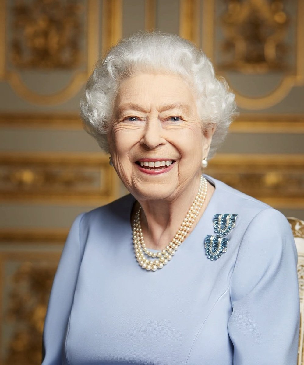 mitMirGermania's tweet photo. #Lilibeth cumpliría 100.
La madre de Carlos
La suegra de Diana
La abuela de Williams
y la q nunca quiso a Meghan
La que pensó q si le daba el cargo a su hermana sería más feliz sin saber q había nacido para convertirse en LA Reina leyenda icônica!! 👑 https://t.co/ufkvWVXOOB