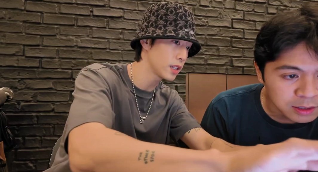 Cherisa_93's tweet image. เห็นมุมตอนทำงานกับฮิวจ์ ตั้งใจมาก ๆ ดีใจที่มาร์คใส่ไว้ในคลิปVlogด้วย สิ่งหนึ่งที่รู้เสมอ มาร์คให้เกียรติกับทุกคนที่ได้ร่วมงาน และฮิวจ์ก็อยู่แทบทุกคลิปเลย เคียงข้าง คอยช่วยมาร์คตั้งแต่ช่วงแรก ๆ จนถึงตอนนี้ น่ารัก🫶🥰

🔗youtu.be/2rdGgFNLxOc?si…

#MarkTuan #段宜恩 #마크 #มาร์คต้วน