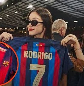 BUENOS DÍAS RODRIGUERS! ❤️‍🩹

Hoy los culers nos hemos levantado con esta MAGNÍFICA NOTICIA 😍

Desde Barcelona no nos lo podemos creer 😱 siempre hemos sido Rodriguers 🥰 celebramos mucho su balón de oro de 2024! 👏

Compremos TODXS su camiseta!!🥰🥰