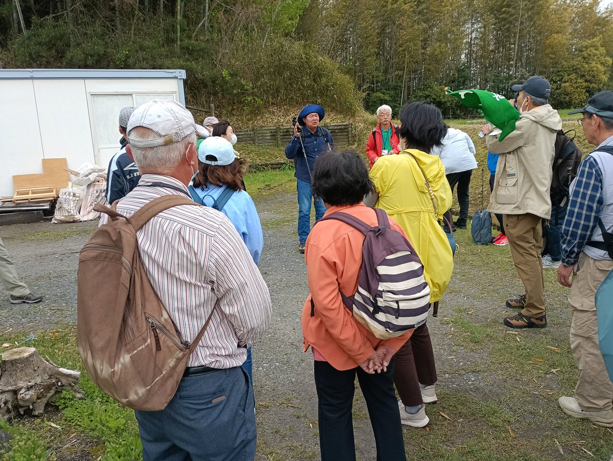 Ikoma_learning's tweet photo. いこま寿大学ハイキングクラブ8㎞の授業を行いました。早朝の雨も止んで、ハイキング日和となりました。高山城趾や長弓寺をはじめとする生駒北部のポイントを巡りました。写真を撮影し合ったり、昼食時にはおやつを食べながら談笑したり、互いの親睦がとても深まった一日でした。 https://t.co/7f5YWXe4AG