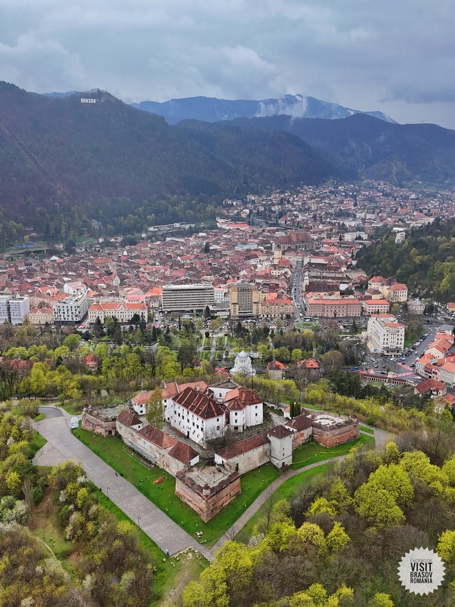 Travel_2Romania's tweet image. Brașov, cel mai frumos oraș din România! 💚
#brasov #travel #april #europe #fyp
📷 Visit Brașov România