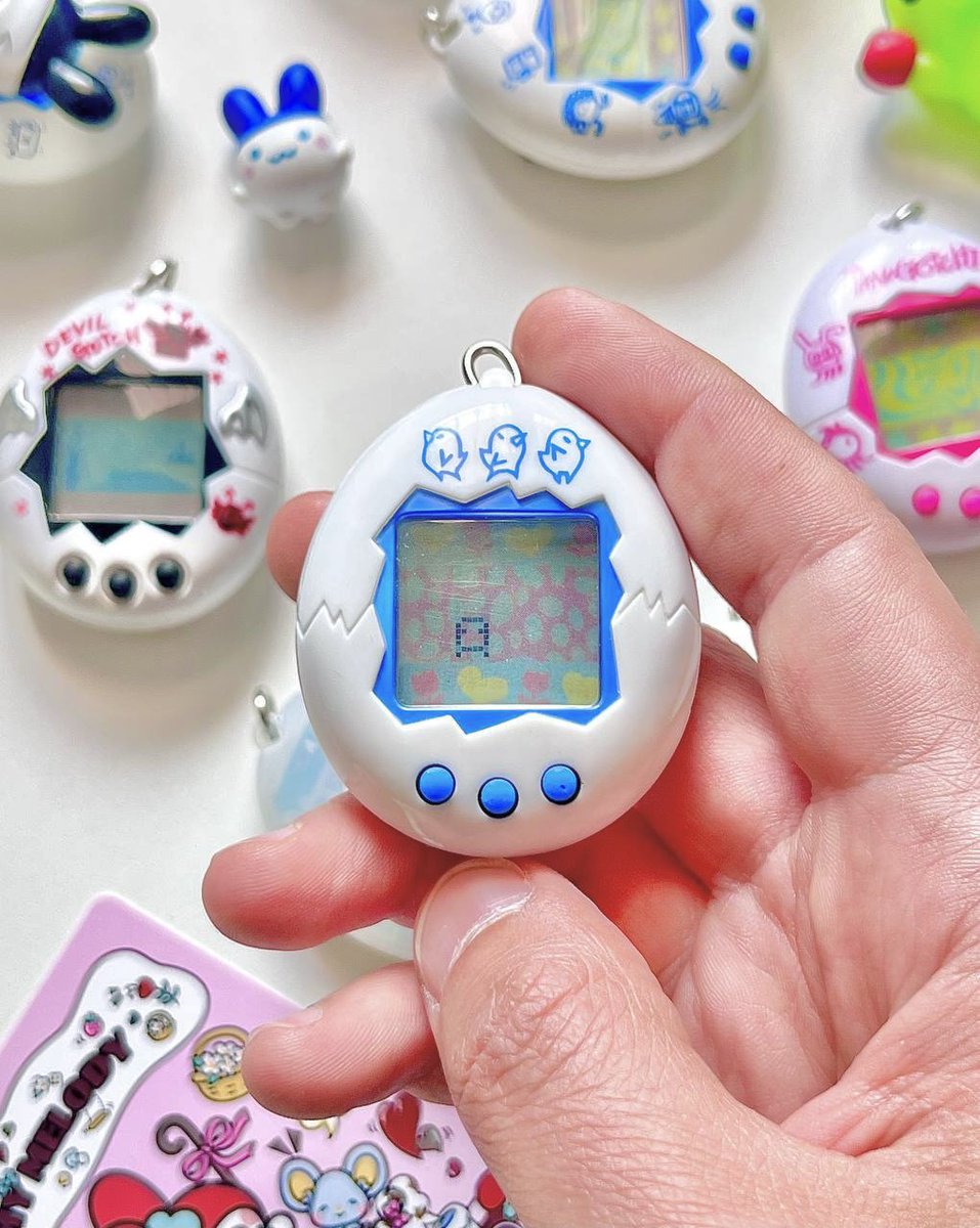 NaNotchi_'s tweet photo. 🤍🐣 Chicken Vpet from the 90’s! 🐣💙 https://t.co/ShpQtgGT0t