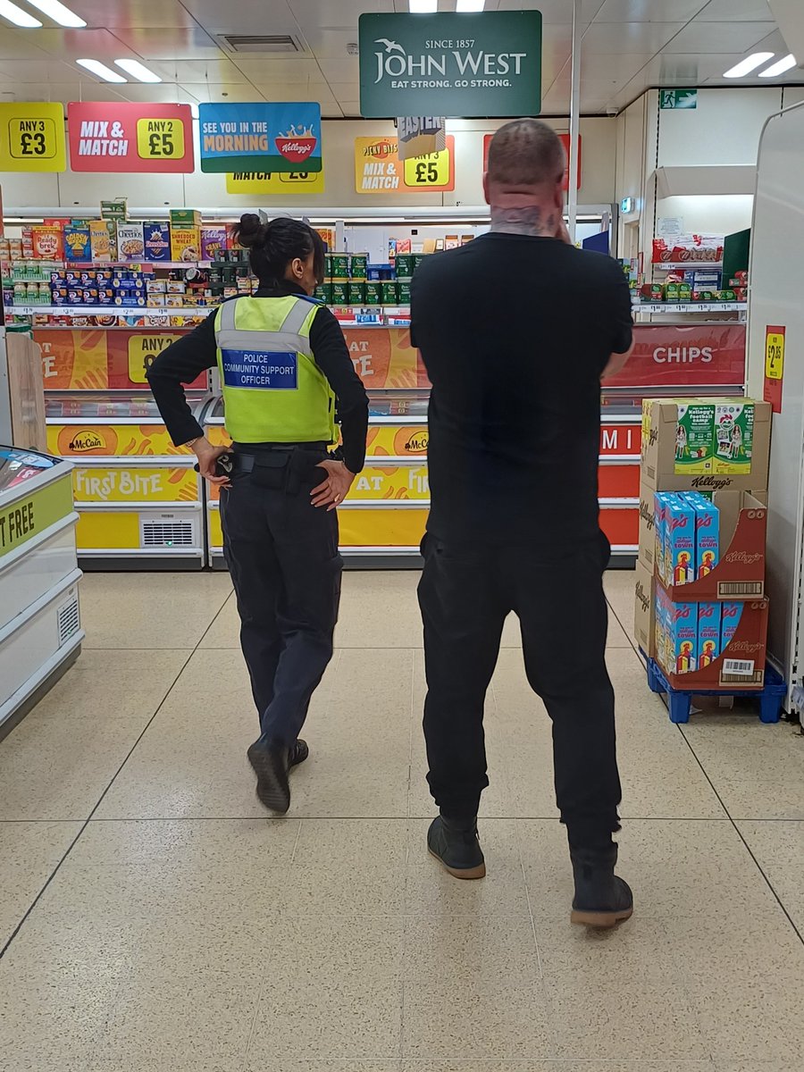 WednesburyWMP's tweet image. Officers have been patrolling with stakeholders and security guards keeping Wednesbury town safe and well @sandwellpol #stakeholders