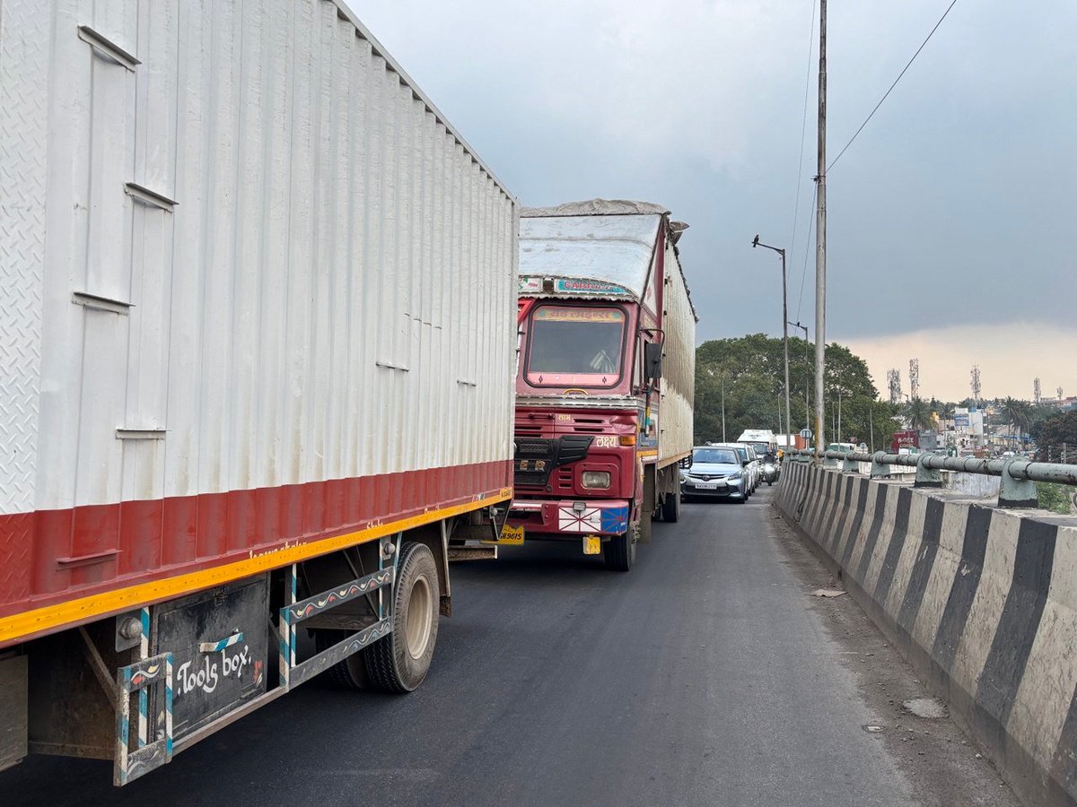 bengalurupost1's tweet image. These suggestions come from daily, on-ground commuter experience over months.

Yes, they need technical study and validation.

But one thing is clear:

👉 This stretch cannot wait anymore

Decongestion needs to happen now — not after years of delay.

#Bengaluru #Gorguntepalya