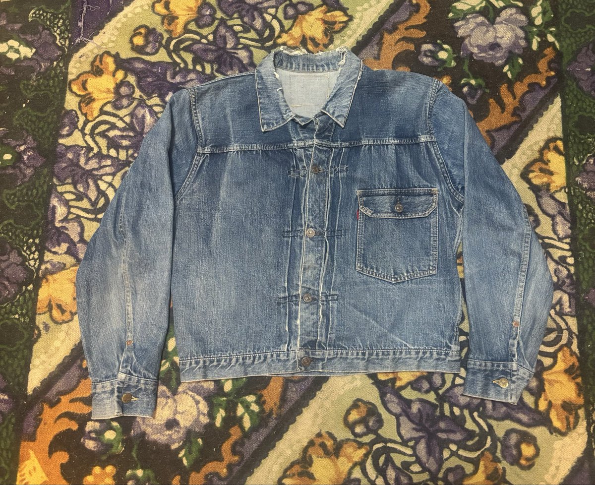 SmithSame51596's tweet image. 1950s Levi’s Type 1 modified arms and buckle roomy 23” pit measure #levis #jeans #Denim #jacket #cowboy #vintage