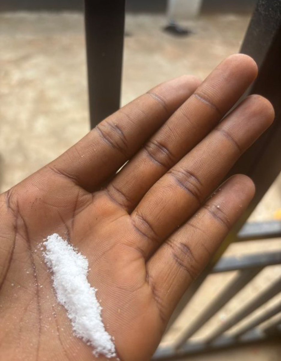 E get as Sapa go hold you.

You go start to de lick salt 💔