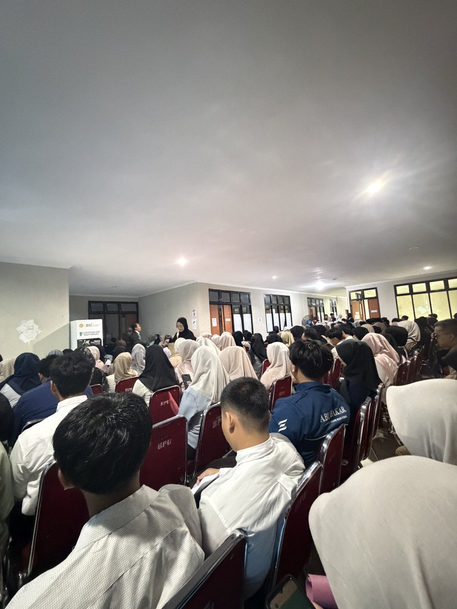 xxnaddoy's tweet photo. penampakan ruang tunggu day 1 sesi 1 https://t.co/KAcCG1CE30