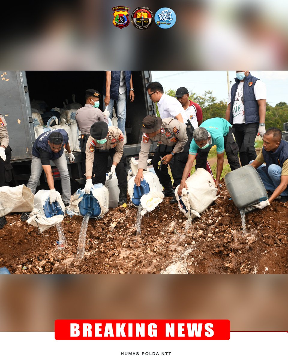 humas_polda_ntt's tweet photo. Sobat Humas Polri
.
.
.
Polda NTT memusnahkan 6.381 liter minuman beralkohol ilegal di TPA Alak, Selasa (21/4/2026), sebagai bagian dari hasil Operasi KRYD sejak 2022 hingga 2026.
#PoldaNTT #PolriTegasHumanis #BerantasPekat #StopMirasIlegal #NTTAman #SelamatkanGenerasi https://t.co/iUqXoLatJh