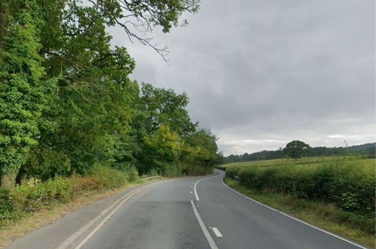 Carmjournal's tweet photo. Two people were killed when a motorcyclist without a helmet or the correct licence crashed on the A40 in Carmarthenshire while over the drink-drive limit, an inquest has heard https://t.co/Ru3bObyyvJ https://t.co/RP3f8W45LF