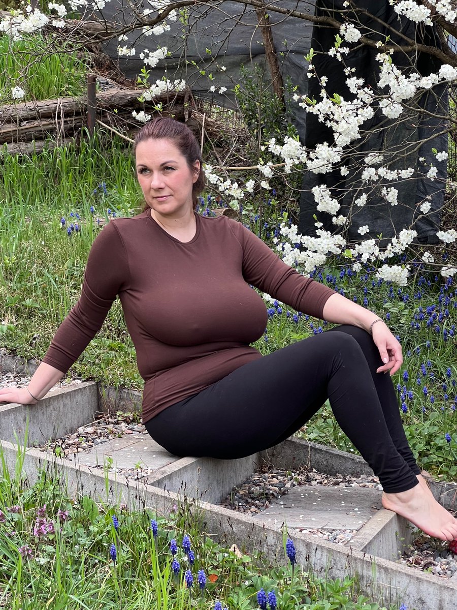 karolinak tweet media