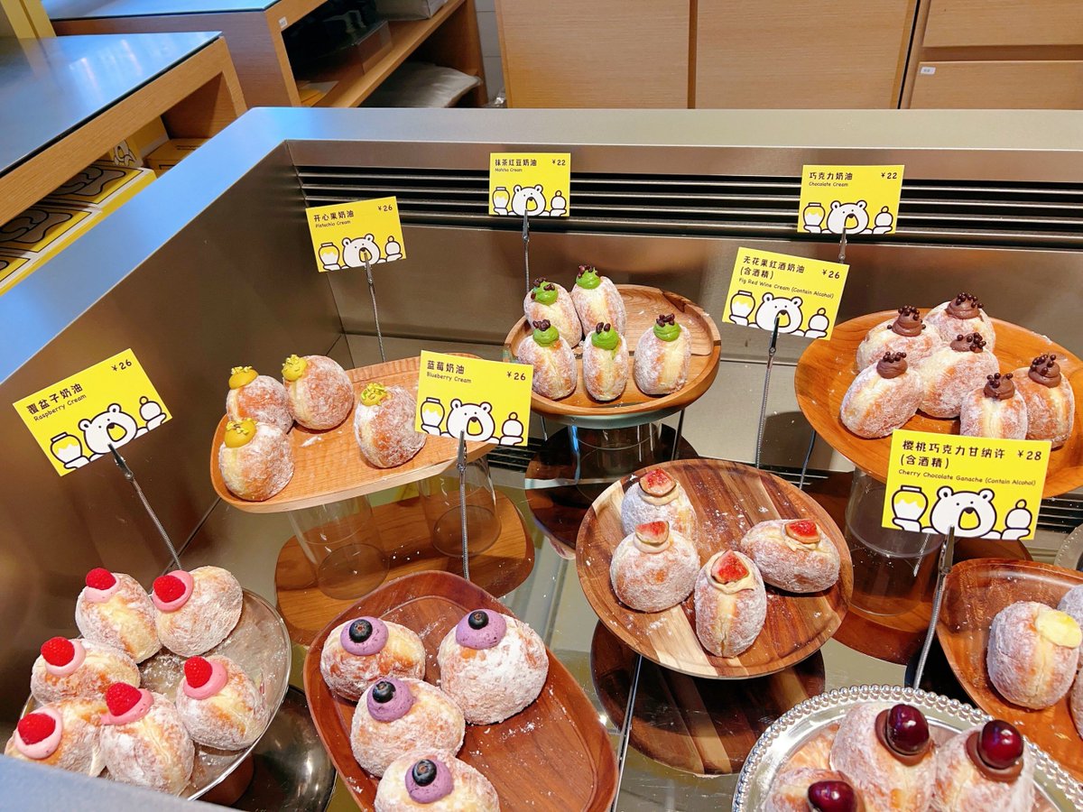 lindsay j tweet media