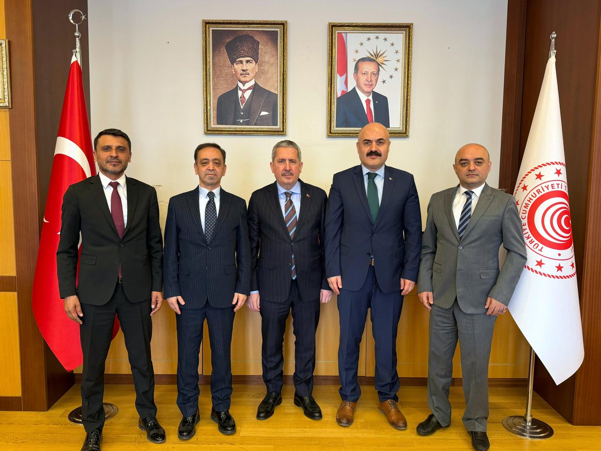 📍 T.C. Ticaret Bakanlığı

Mütevelli Heyeti Başkanı Gökalp Gedikbaşı, Süleyman Demir ve Aziz Kömürcü ile Ticaret Bakanlığı Hukuk Hizmetleri Genel Müdür Yardımcısı Mehmet Ballı'dan oluşan heyetle; Ticaret Bakan Yardımcısı Sayın Mahmut Gürcan’ı ziyaret ettik.