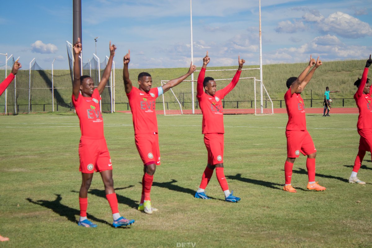 Ezkhomba Phezulu ☝🏾 ⚽️ 

Phezulu FC 3 : 0 Secunda M Stars 

#DRTV #Phezulufc #Emoyenidrones