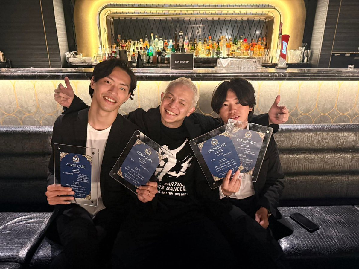 GPISNO1's tweet photo. 年間MVP
年間粗利No.1
第17期第4四半期件数売上粗利No.1
今まで何度もなったNo.1でも今回のNo.1は、今までで1番特別なものだった。
今の自分の環境が当たり前ではないこと。
自分は沢山の人に支えられているということ。
掴みたいものは、全て掴んだ。
さあ、新しい景色を見にいこう。 https://t.co/OABMFy7Z1a