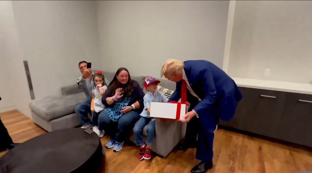 Tomfoolery tweet media