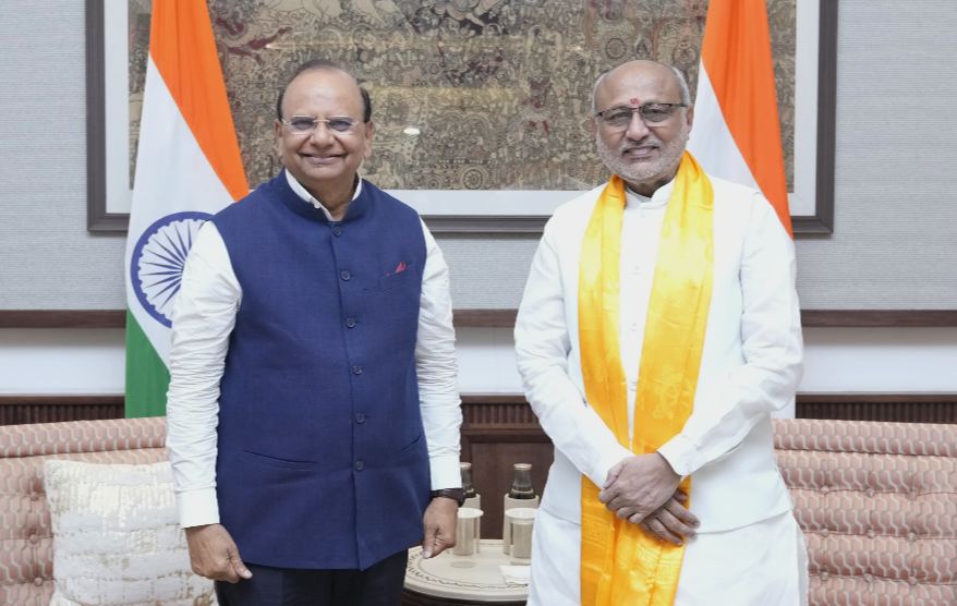 abstarnews_'s tweet image. 👉दिल्ली में उपराज्यपाल विनय कुमार सक्सेना ने उपराष्ट्रपति सीपी राधाकृष्णन से मुलाकात की  
👉लद्दाख के उपराज्यपाल भी रहे मौजूद, अहम मुद्दों पर चर्चा की संभावना

@CPR_VP #Delhi #VicePresident #VinaiKumarSaxena #Ladakh #CPRadhakrishnan #VinayKumarSaxena #LieutenantGovernorofLadakh