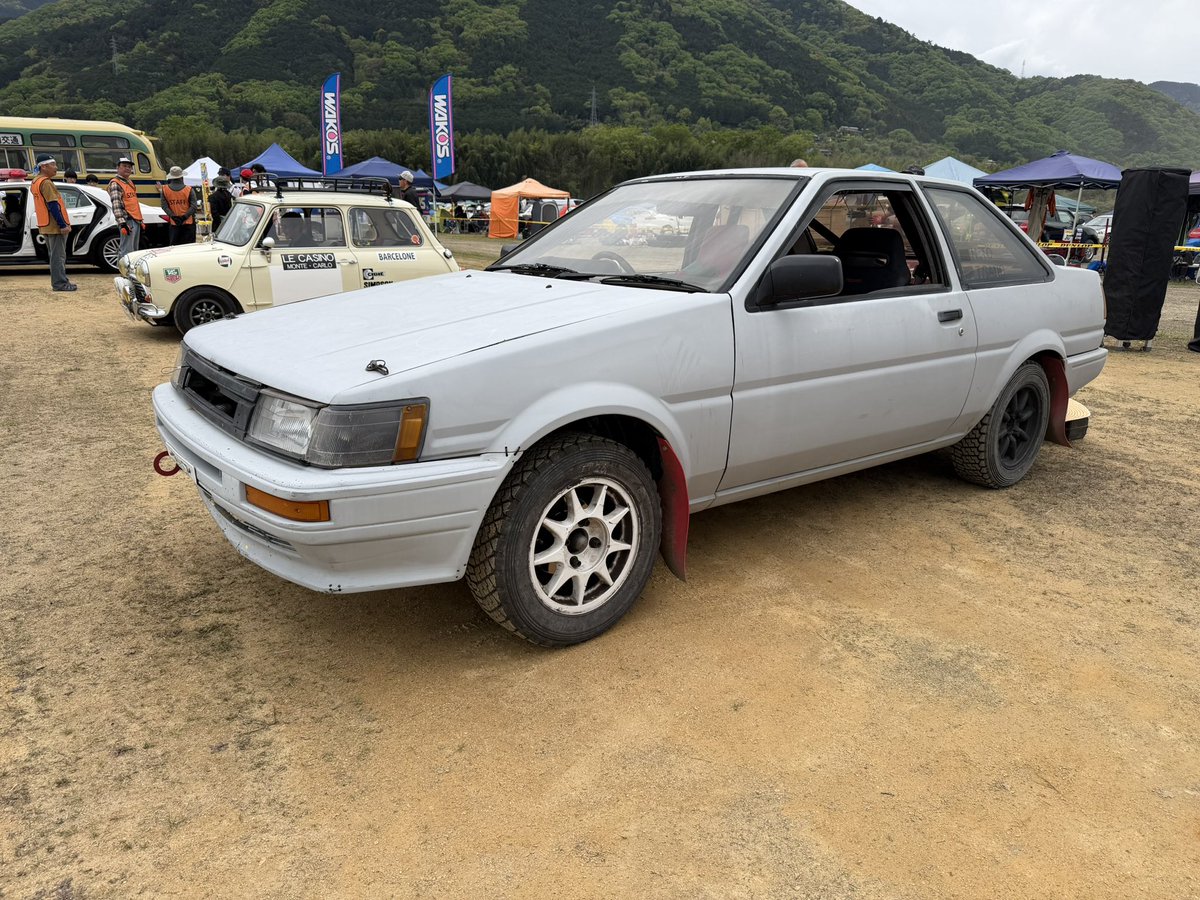UVLO_33's tweet photo. #三好くるまつり にいたハチロク、やけにオーラあるなぁと思って車内をのぞいたらラリコンついてる本格ラリー仕様で横転

久しぶりにエエもん見させてもらいました☺️ https://t.co/NAV4oYhM0t