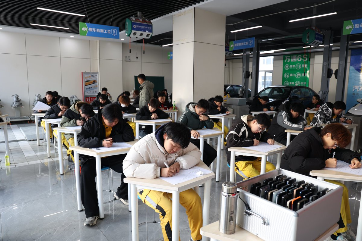 بليغ حلو  ... tweet media