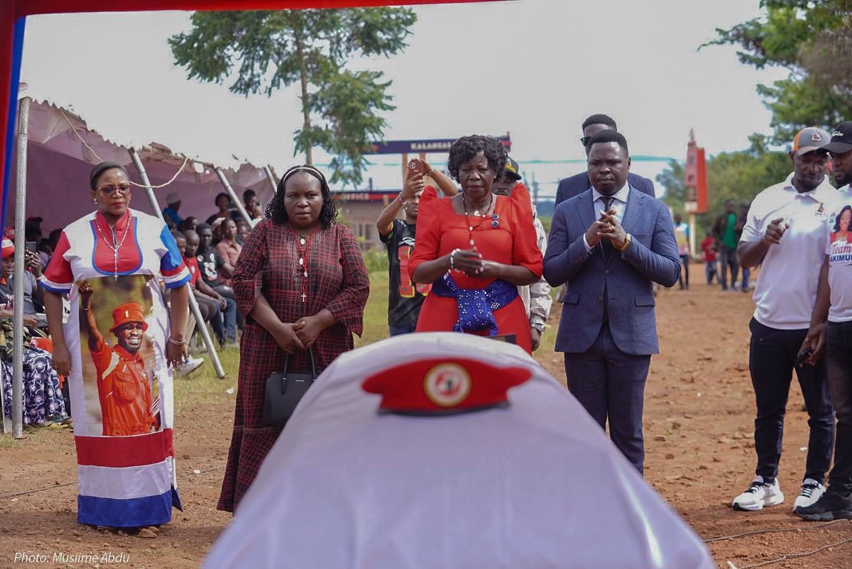 kfdmedia3's tweet image. FAREWELL TO A DEDICATED Leaders, HON. HELLEN NAKIMULI 🇺🇬😥
Kalangala District HQ is filled with sorrow as mourners gather to pay their last respects to Her Leaders led by Dr. Lina Zedriga joined in honoring her legacy.
May her soul rest in eternal peace 🙏
#kfdmedianews #FollowUs