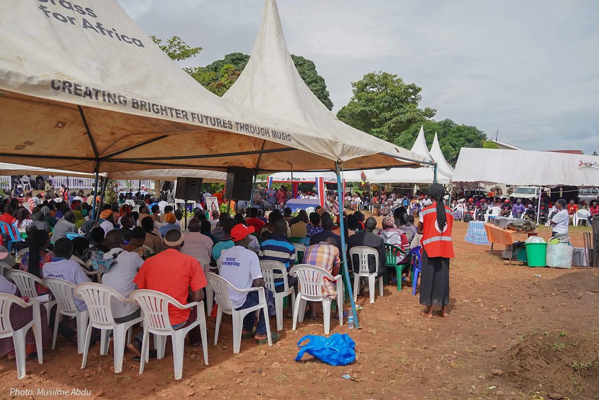 kfdmedia3's tweet image. FAREWELL TO A DEDICATED Leaders, HON. HELLEN NAKIMULI 🇺🇬😥
Kalangala District HQ is filled with sorrow as mourners gather to pay their last respects to Her Leaders led by Dr. Lina Zedriga joined in honoring her legacy.
May her soul rest in eternal peace 🙏
#kfdmedianews #FollowUs