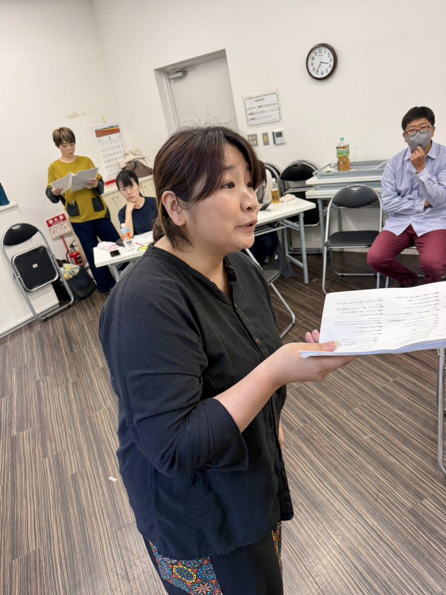 コトリ会議の大阪・東京ツアー「この上のない下水筒」絶賛創作中！

🚰あらすじ
「偽善者はお茶からお茶っ葉だ。」
朝倉くんが泣いて叫んだ。あの日、中学校のゴミ拾い部の活動中に、私たちは知らない誰かのお母さんに「偽善者」と罵られた。動揺するしかない私たちを横目に、⇨