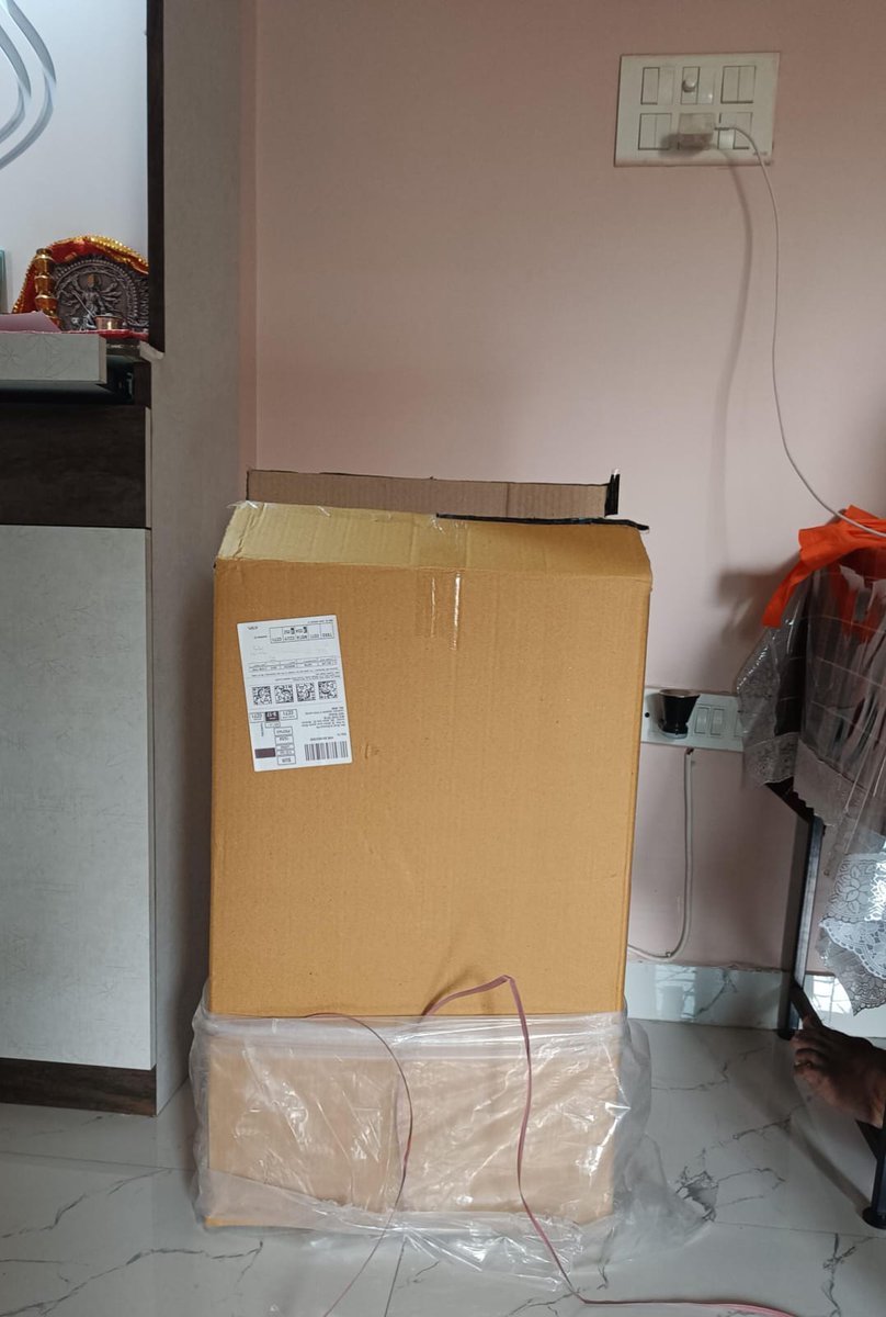 satyajit712's tweet photo. @amazon @amazonIN @AmazonHelp How two items will fit inside this one box? 

@AmazonHelp @amazonIN @amazon https://t.co/gv00eksQTE