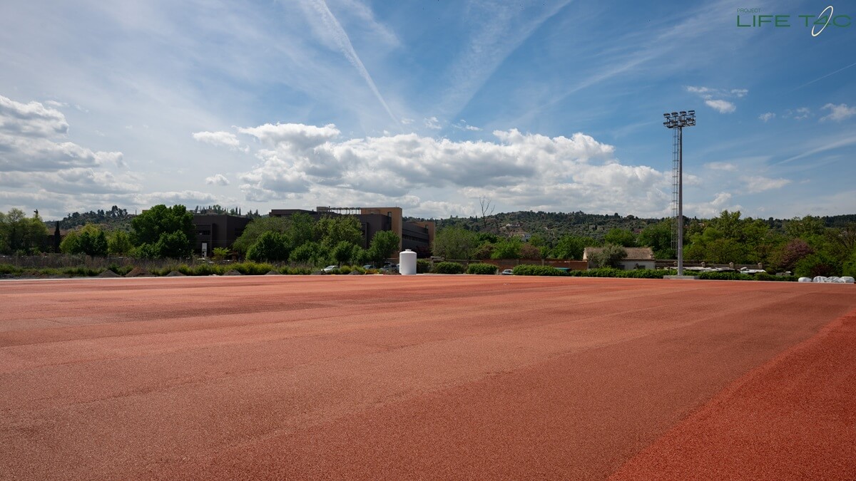 LIFET4C_'s tweet image. 🇬🇧 Construction of the new #artificialturf football pitch at Carlos III in #Toledo is progressing well. Over the past week, the shock-absorbing base has been installed and everything is ready for the turf and #ecolastene substrate to be laid.
@ToledoAyto @cinea_eu @LIFEprogramme