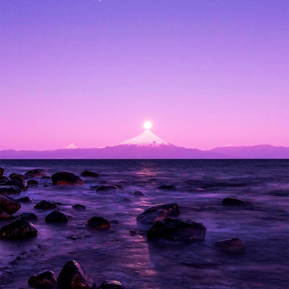 avolieofficial's tweet image. A full moon at Mount Osorno in Chile. A truly incredible combination of light and natural beauty.
#photo #mountain #mount #chile #incredible #moon #combination