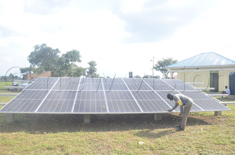 etop_radio's tweet image. Several solar panels reportedly installed by the MP-elect for Gweri County in Soroti District have been vandalized at Kona Kamudin Trading Centre, raising concern among residents and local leaders.

#security
#Solarpanels
#Vandalism
#Etopradionewsupdates