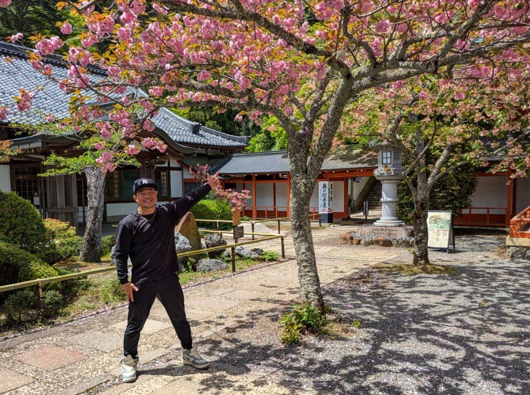 the_one_045's tweet photo. 隙間時間に京都ぶらぶら！
７年ぶりに『貴船神社』へ行って、初めて『鞍馬寺』行きました😁
鞍馬寺というか鞍馬山ですね、、
途中すれ違う方々みんな挨拶し合ったので、確実に登山ですね💦
ただでさえ筋肉痛の脚が途中何度か爆発しましたが
凄いパワースポットということで大目に見ました👍 https://t.co/a0WJieVdhY