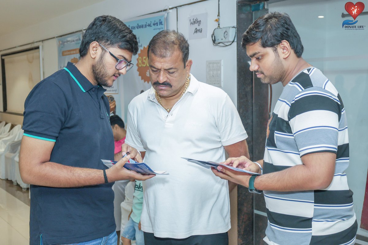 donatelifetrust's tweet image. મેગા રક્તદાન શિબિરમાં ઉપસ્થિત અનેક લોકોએ અંગદાનનો સંદેશ ફેલાવ્યો. આ અવસરે ઘણા પરિવારોએ અંગદાનનો સંકલ્પ લઈ ભારત સરકાર દ્વારા અંગદાનનું પ્રમાણપત્ર મેળવી માનવ સેવા માટે આગળ આવ્યા.

અંગદાન… જીવનદાન…

#OrganDonation #Awareness #Pledge #Govermentofindia #Blooddonationcamp