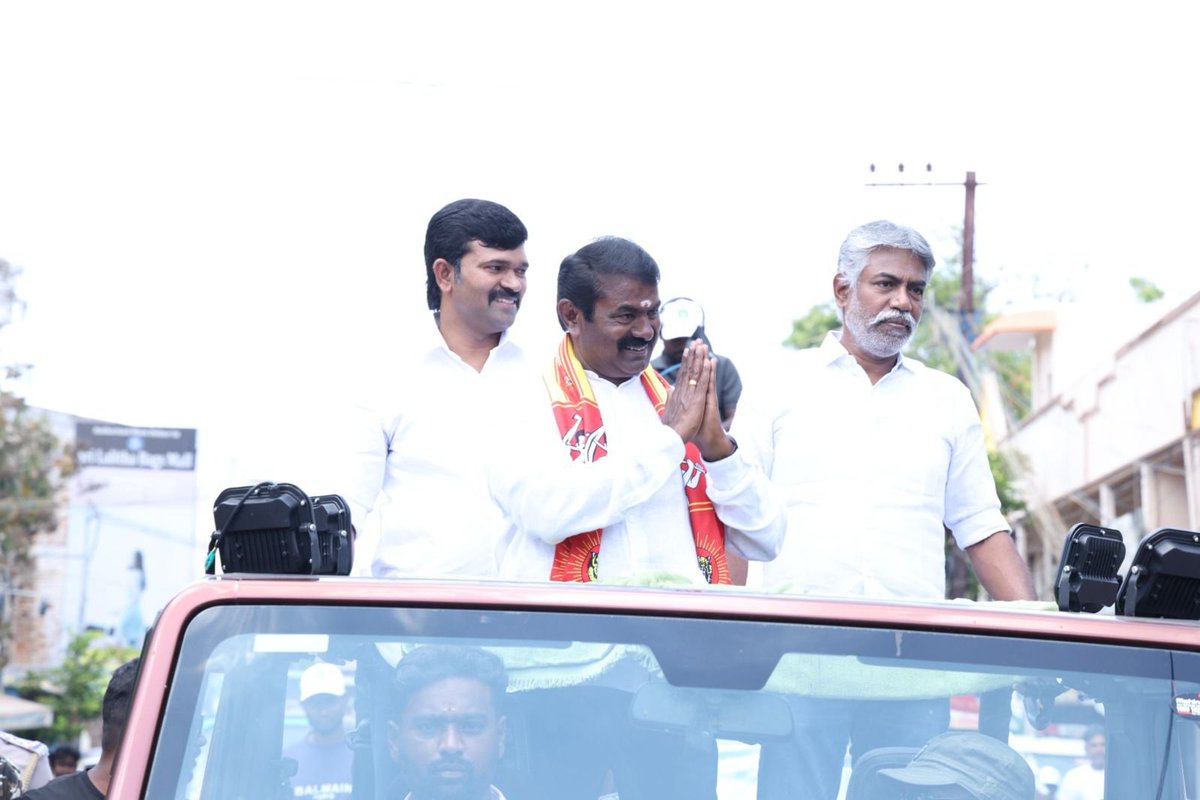 guru_senthan's tweet image. சட்டமன்றத் தேர்தல் 2026இல் காரைக்குடி சட்டமன்றத் தொகுதி வேட்பாளராகப் போட்டியிடுகின்ற நாம் தமிழர் கட்சியின் தலைமை ஒருங்கிணைப்பாளர் செந்தமிழன் சீமான் அவர்கள் 21-04-2026 இன்று காரைக்குடியில் விவசாயி சின்னதிற்க்கு வாக்கு சேகரித்து வாகனப் பரப்புரை மேற்கொண்டார்

#Seeman4TN