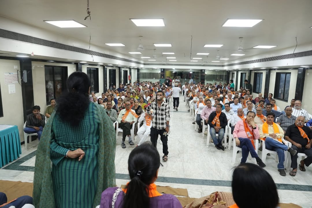 manisha_vakil's tweet photo. 🪷 સમાજની એકતા અને પ્રગતિ માટે ભાજપ શ્રેષ્ઠ વિકલ્પ 🪷

વોર્ડ નંબર 6 ખાતે આવેલ વારસિયામાં ઉમેદવારશ્રીઓના સમર્થનાર્થે “સિંધી સમાજ સંમેલન”નું ભવ્ય આયોજન કરવામાં આવ્યું. આ પ્રસંગે ઉપસ્થિત રહી સમાજના આગેવાનો, વડીલો અને યુવાનો સાથે સ્નેહસભર સંવાદ કરવાનો અવસર મળ્યો. https://t.co/NVRwhWUi7g