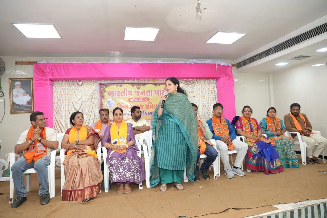 manisha_vakil's tweet photo. સમાજના વિકાસ, એકતા અને ઉજ્જવળ ભવિષ્ય માટે સૌએ ભાજપને મજબૂત સમર્થન આપવાનો સંકલ્પ વ્યક્ત કર્યો.

#કમળ_ખીલશે_વિકાસ_જીતશે https://t.co/7NqH7NpOHY