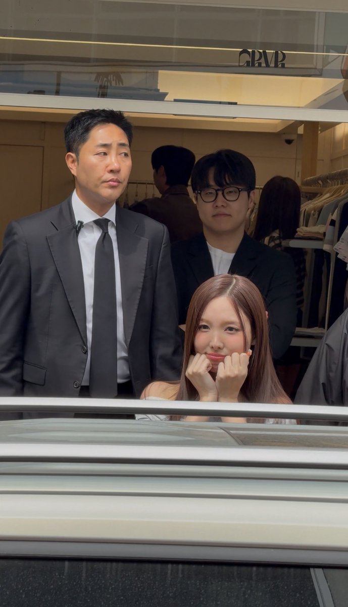 아 임나연 너무 이뻐..🫳🫳그냥 복복복해주고 싶어