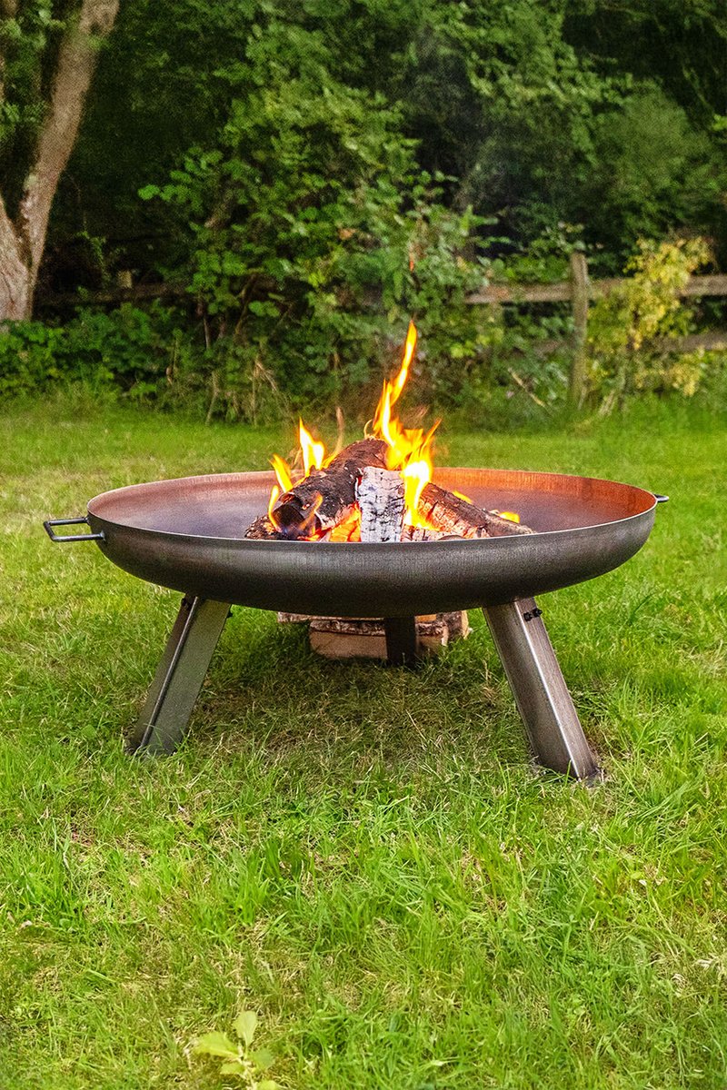 weareboutique's tweet image. The best summer camping accessory? Surely… a fire pit! 🔥⁠
⁠
Perfect for late-night chats, toasty marshmallows and keeping the campsite cosy as the stars come out. ✨

#glamping #Camping #Tent