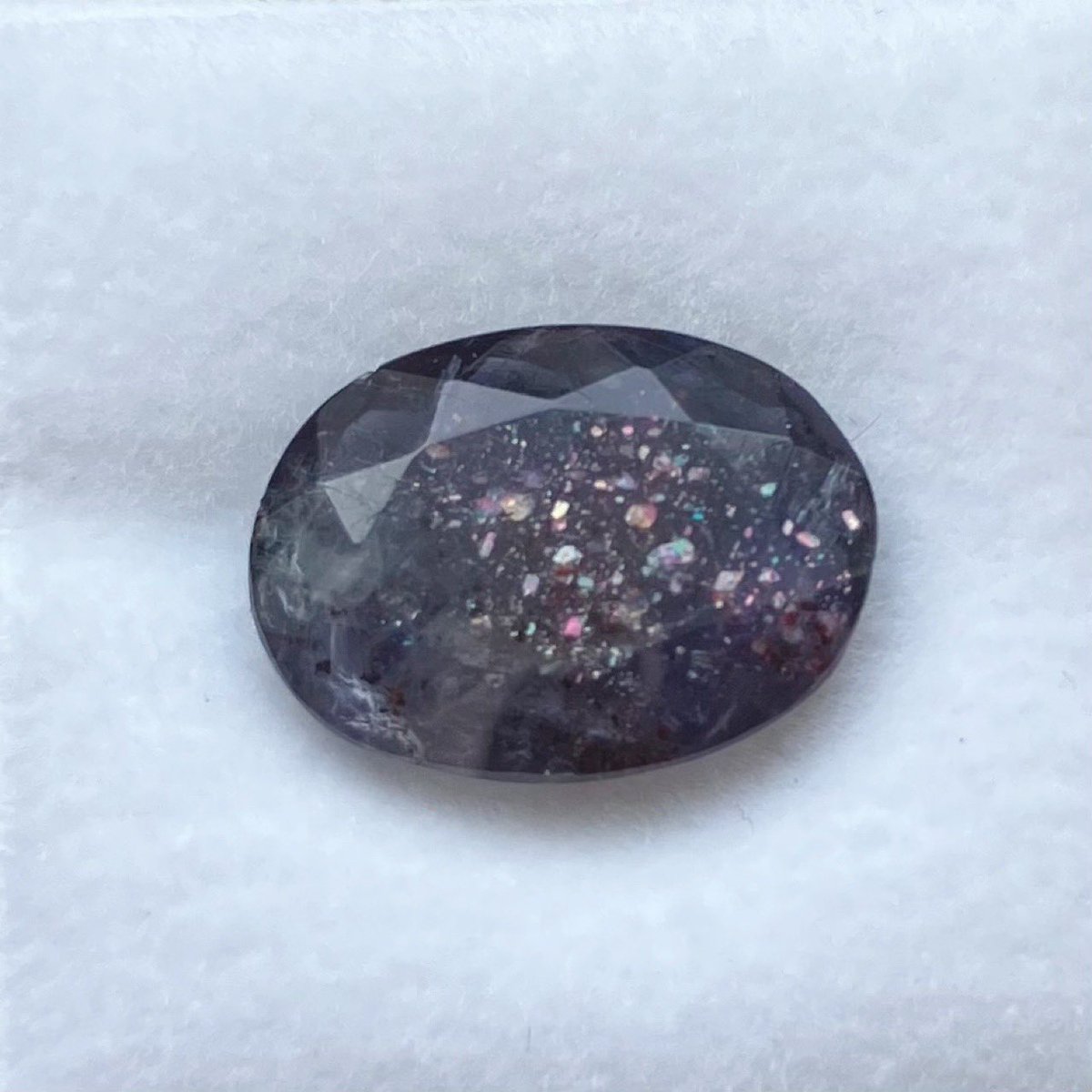 yK17f2hHKK6950's tweet photo. ブラッドショットアイオライト3.15ct
小さな銀河が見えました🌌
一見地味なのですが角度を変えると虹色！インクル党になるのも分かるなぁ https://t.co/Uos3cCqlhL