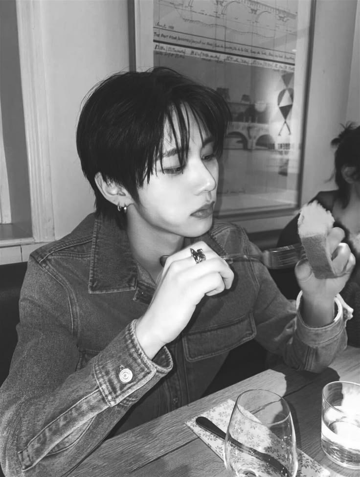 vya 🧸ᴬᴷᴬ¹² tweet media