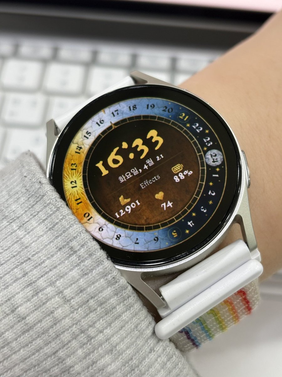 테두리 시간이 리얼타임으로 도는거 오타쿠뽕차고 넘 조음 크큭... 이러려고 워치샀지 존버한 보람이 있다