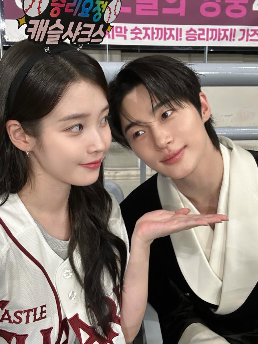 IU. tweet media