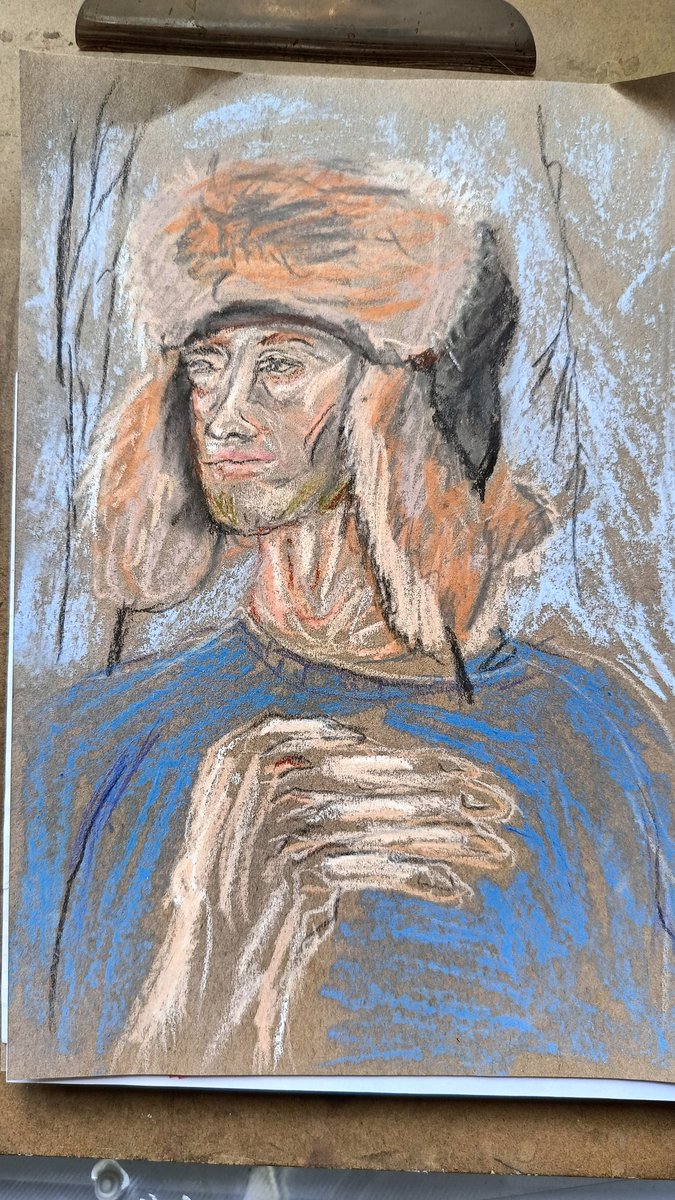 v4aAqTHxlKoa5qB's tweet image. Pastel men portrait on craft paper
#portrait
#men
#pastel
#craftpaper
#art