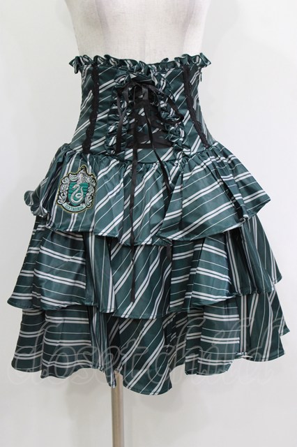 ATELIER PIERROT / ハリー・ポッター ダブルボタン2Wayケープ グリフィンドール　￥16.500(税込)
ATELIER PIERROT / ハリー・ポッター フリルコルセットスカート スリザリン　￥19.800(税込)
入荷しました❤