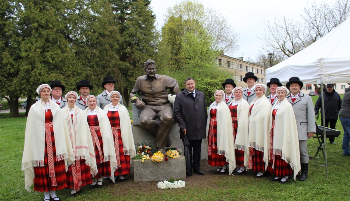 <a href="/RitvarsJansons1/">Ritvars Jansons</a> Dažu labu pieminekli, kas slavē PSRS okupācijas varas pakalpiņu paši uzceļ.