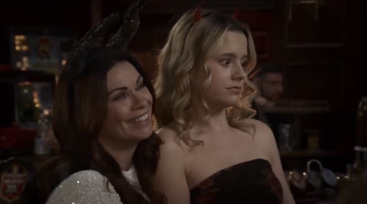 What is Betsy looking at?

Wrong answers only. 

#swarla