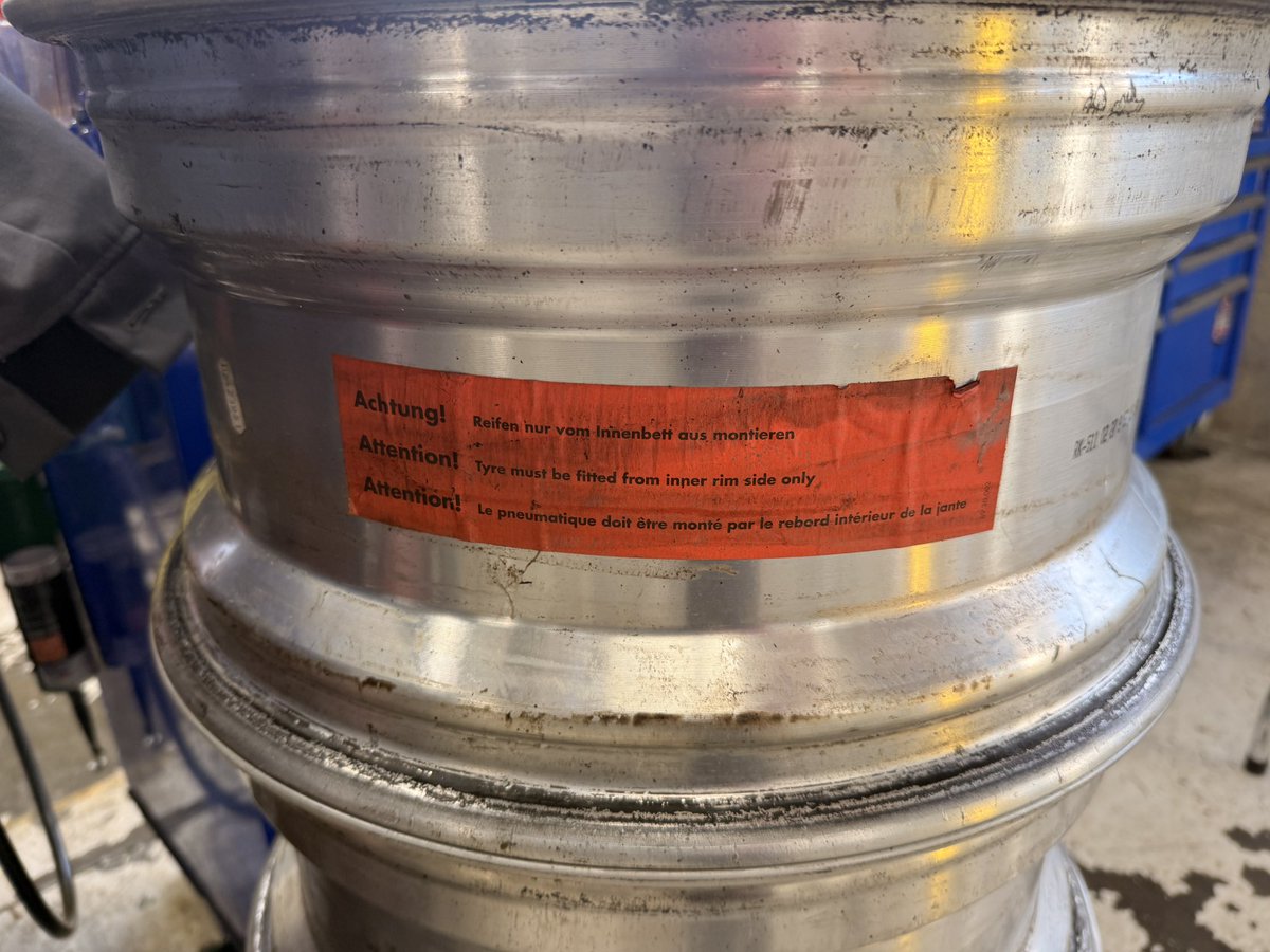 So these just fell into my lap, a full set of Saab BBS RK2’s came in with the scrap guy, the guy was telling me he was either going to sell them or scrap them, and I asked how much:

$100. 

Now unfortunately they’re 5x112, BUT, I can sell these for one hella profit :3